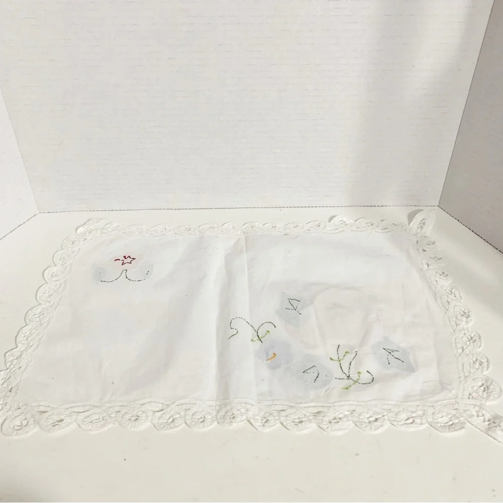 Vintage Unbranded Set of Six Floral Appliqué Embroider Linen Luncheon Placemats